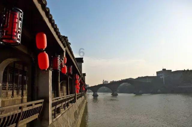皇太极即位之初,四人并排而坐接受朝拜,后来为何“一人独坐”